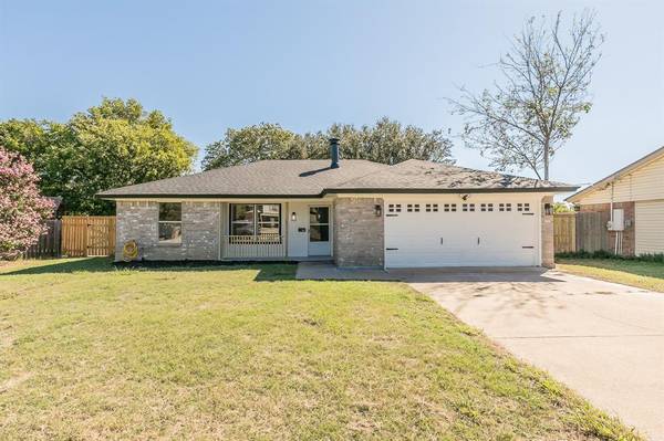 6704 Johnnie Court,  Watauga,  TX 76148