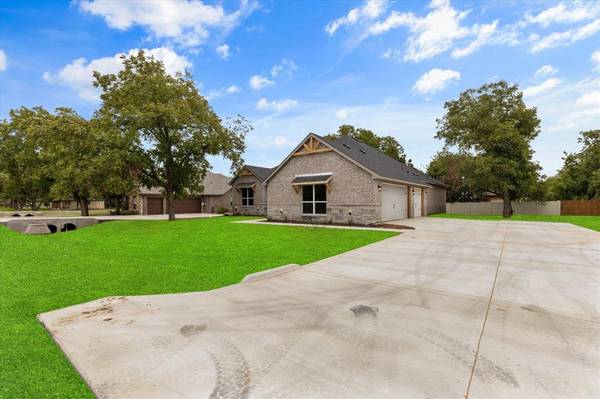 Granbury, TX 76049,9003 Magnolia Vale Drive