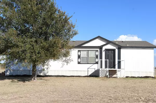 2595 Horseshoe Lake Road, Iowa Park, TX 76367