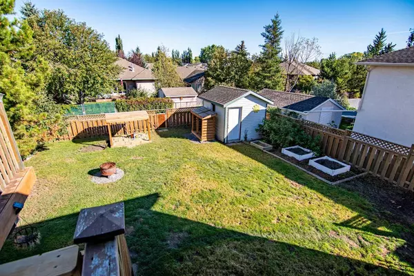 Lacombe, AB T4L 2H6,25 Regent Close