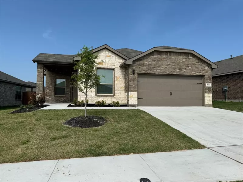 8541 Little Acorn Drive, Fort Worth, TX 76179