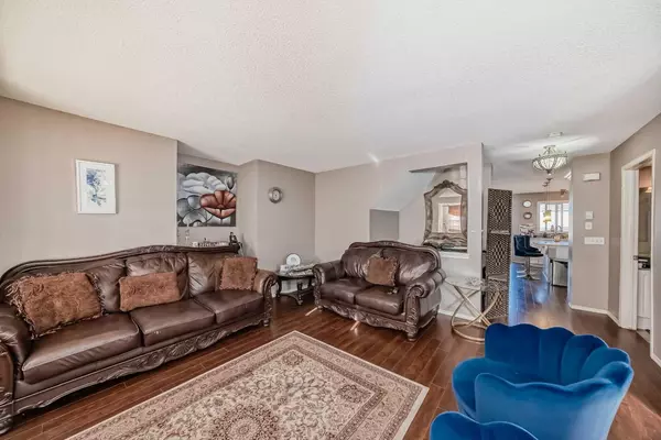 Calgary, AB T3J 5A7,166 Tarawood LN NE