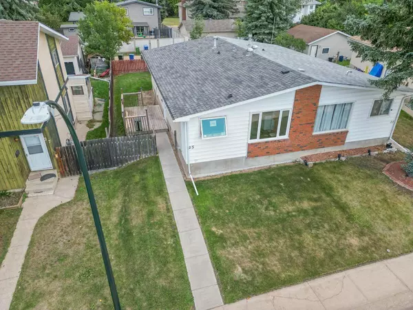 Red Deer, AB T4R 1B4,25 Abbott Close