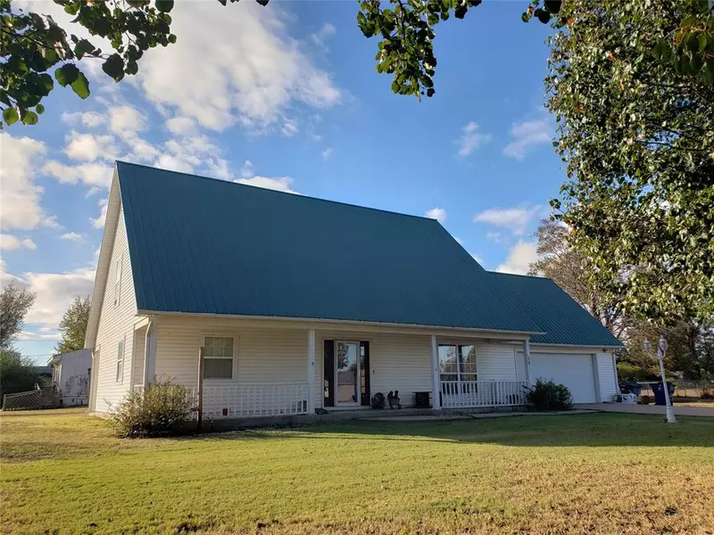 203 N BROADWAY Avenue, Crescent, OK 73028