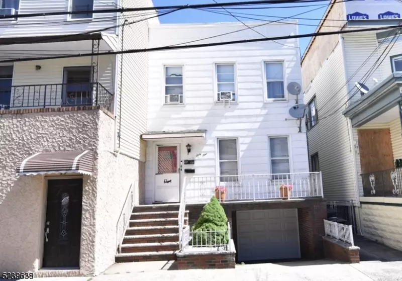 69 W 18Th St, Bayonne City, NJ 07002