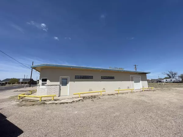 300 N Main, Monahans, TX 79756