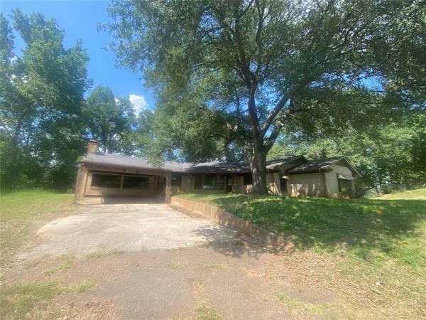 38 Wingwood Terrace, Marshall, TX 75670