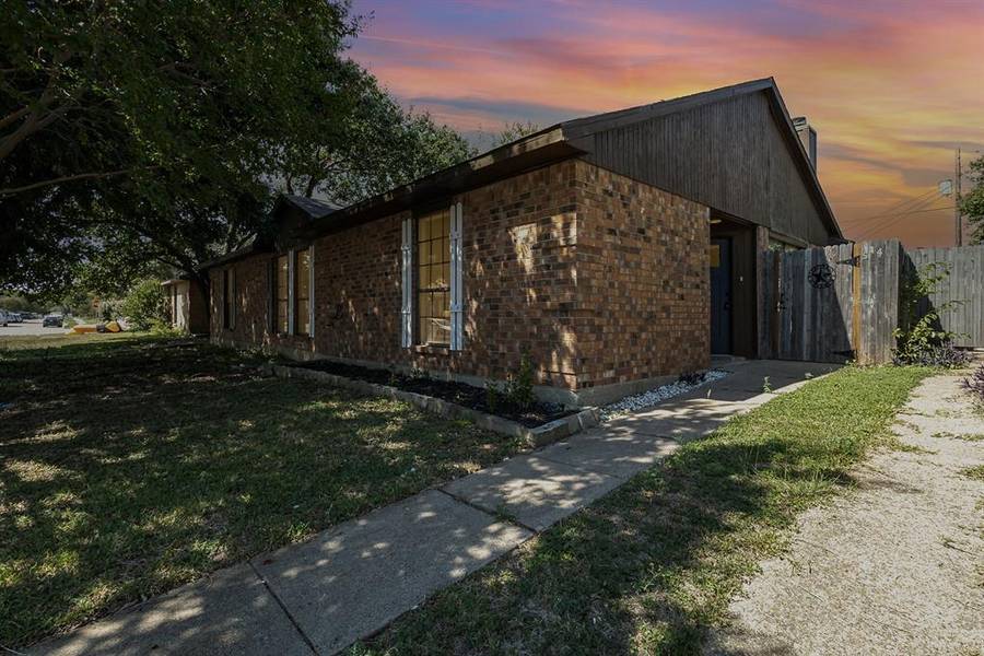 514 Stonehenge Drive, Grand Prairie, TX 75052