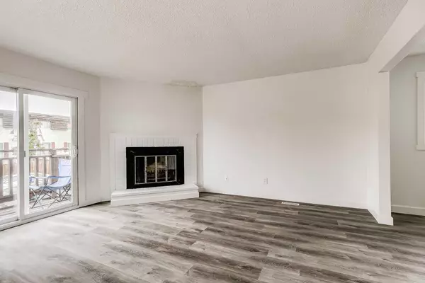 Calgary, AB T2A 4X2,804 44 ST SE