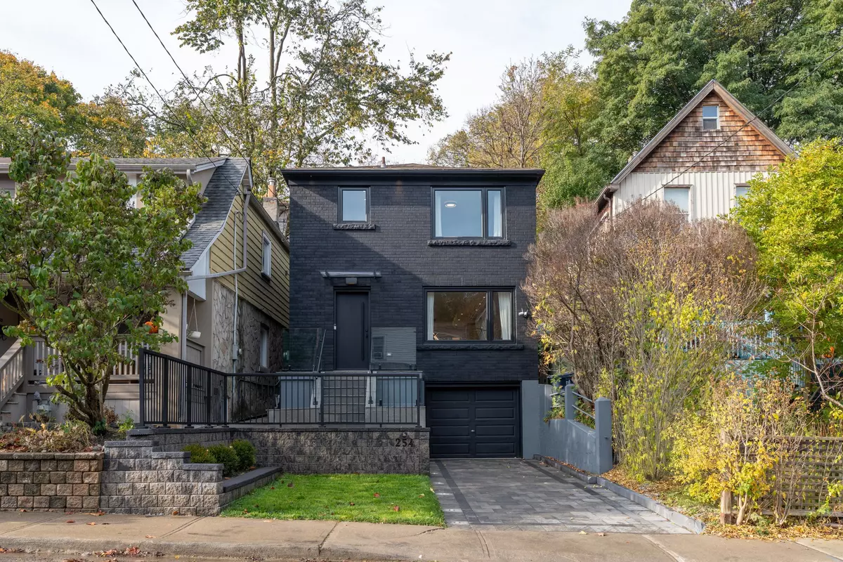 Toronto E01, ON M4L 2M1,254 Hastings AVE