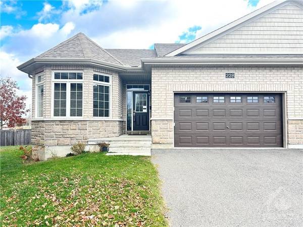 228 PONDVIEW CRES, Hunt Club - Windsor Park Village And Area, ON K1V 2P2