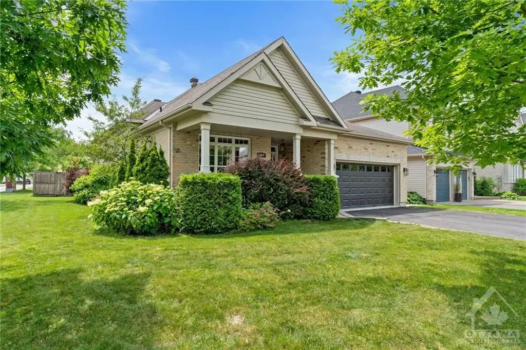 Barrhaven, ON K2J 0N6,647 BROOKWOOD CIR