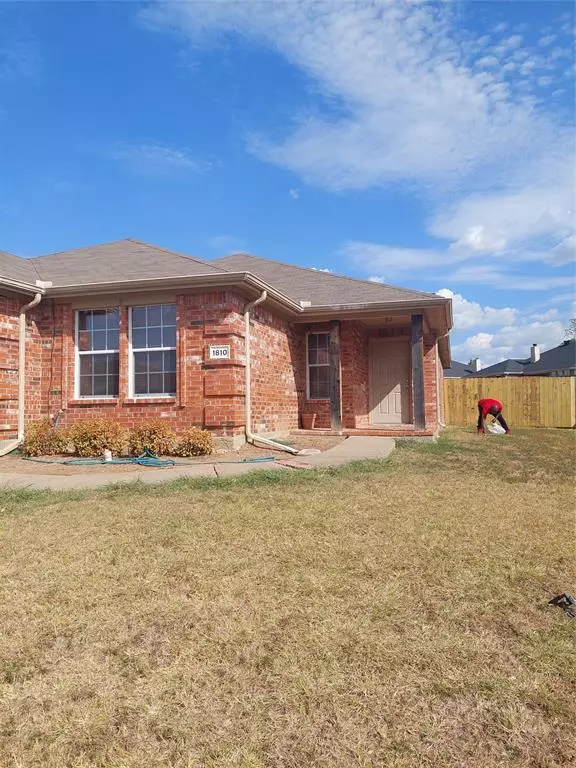 1810 Millbrook Drive, Midlothian, TX 76065