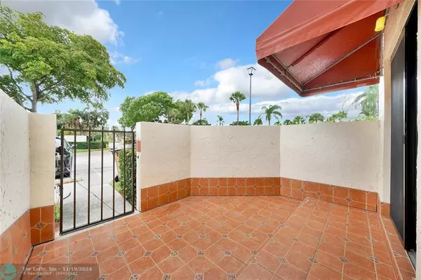 Deerfield Beach, FL 33442,101 Freedom Ct  #101