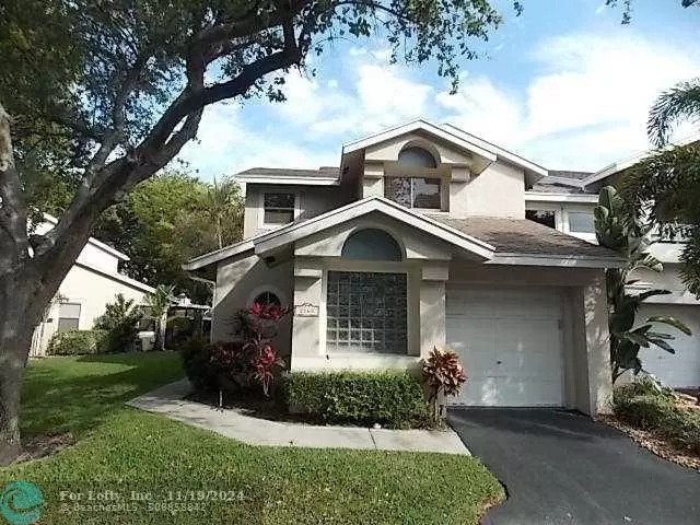 Deerfield Beach, FL 33442,2165 Discovery Cir