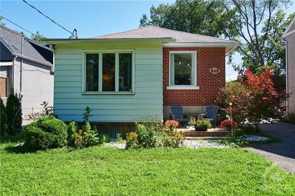 Westboro - Hampton Park, ON K1Z 5P7,649 TWEEDSMUIR AVE