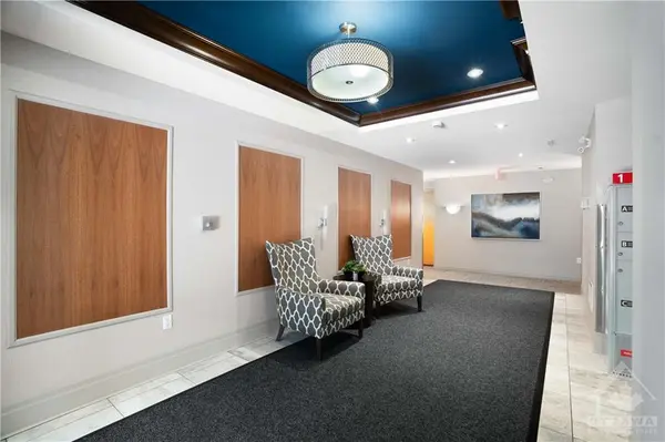 225 WINTERFELL Private #104, Gloucester, ON K1G 4J1