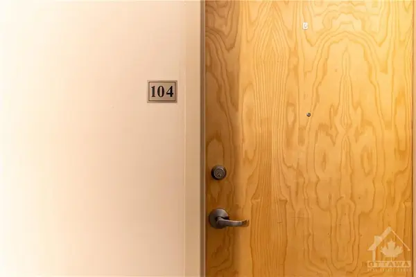 225 WINTERFELL Private #104, Gloucester, ON K1G 4J1