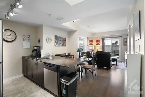 225 WINTERFELL Private #104, Gloucester, ON K1G 4J1