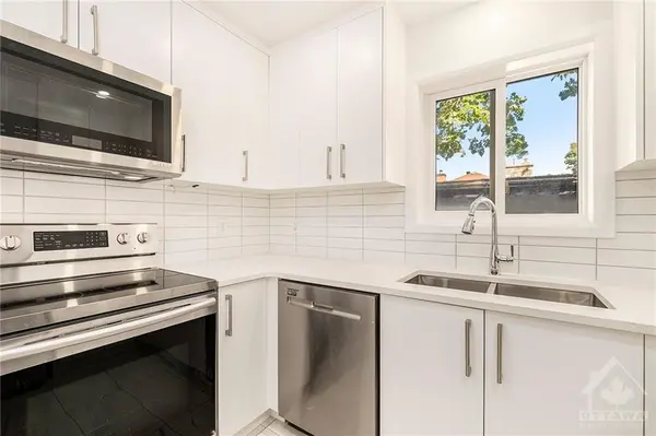 1221 NOTTING HILL AVE, Ottawa, ON K1V 6T6