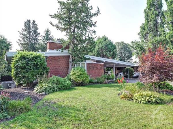 4 BOWMOOR AVE, Cityview - Parkwoods Hills - Rideau Shore, ON K2E 6M4