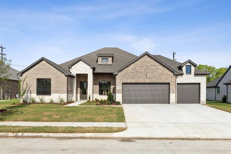 704 Abbey Road, Van Alstyne, TX 75495