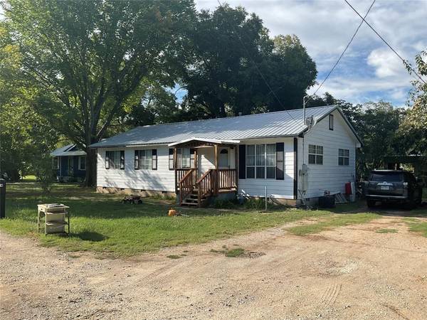 500 W Lamar Street,  Alvord,  TX 76225