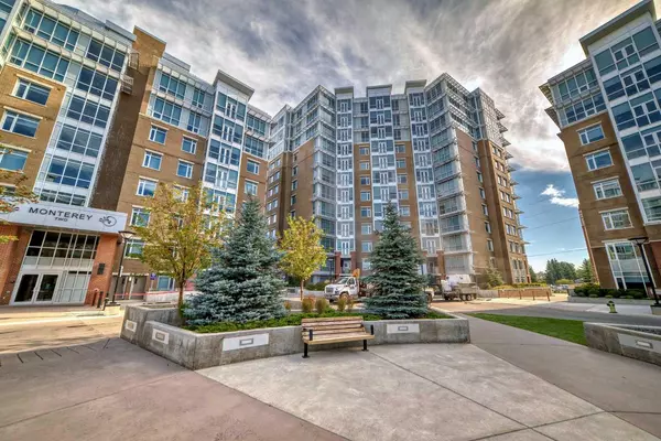 32 Varsity Estates CIR NW #906, Calgary, AB T3A 2Y1