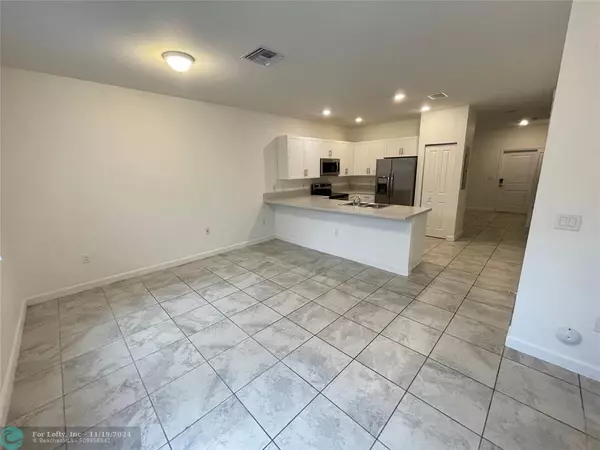 Miami, FL 33179,406 NE 208th Ter  #406