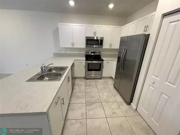 Miami, FL 33179,406 NE 208th Ter  #406