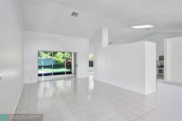 Boynton Beach, FL 33472,5689 Descartes Cir