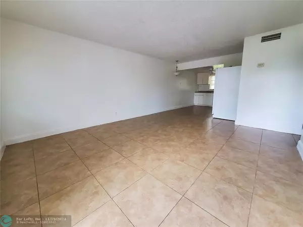 Coral Springs, FL 33065,3402 Riverside Dr  #2