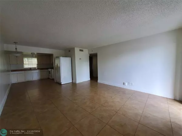 Coral Springs, FL 33065,3402 Riverside Dr  #2