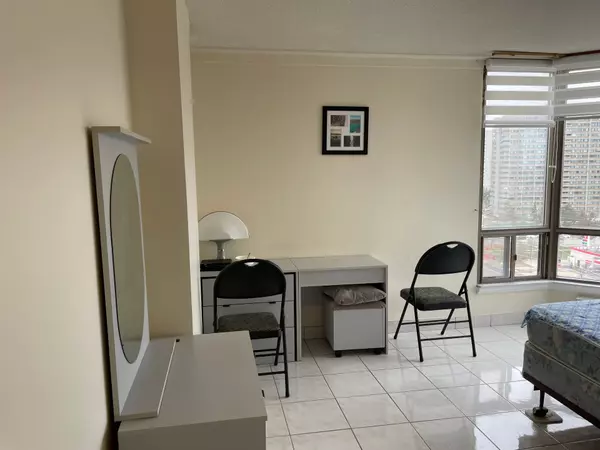 Mississauga, ON L5B 3Y8,25 Fairview RD W #1101RmB