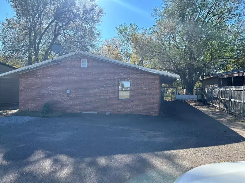 4222 W 3rd, Elk City, OK 73644