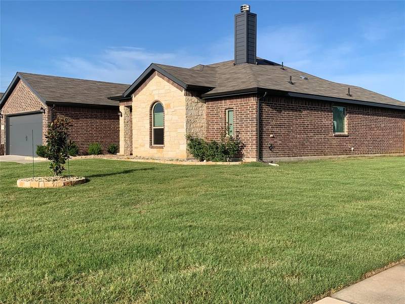 1400 Grassy Meadows Drive, Burleson, TX 76058