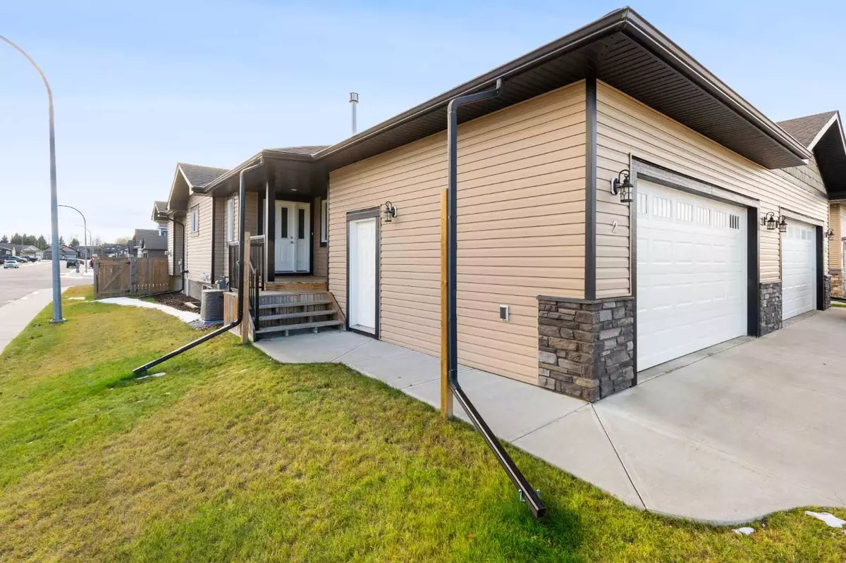 Olds, AB T4H 0E4,2 Violet Close