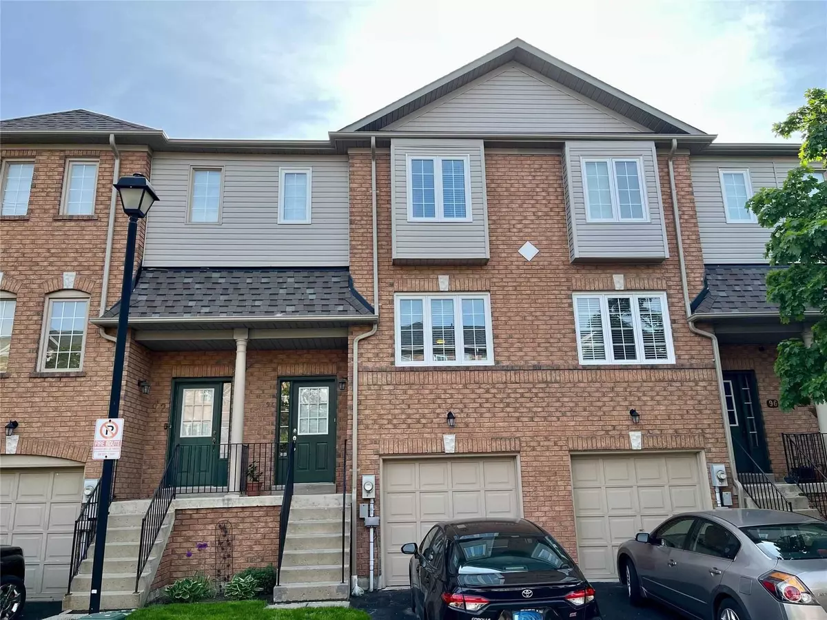 Whitby, ON L1N 9M6,94 Aspen Park WAY #40