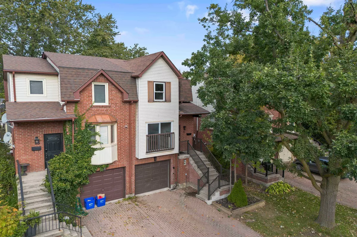 Oakville, ON L6K 1R9,13 Normandy PL