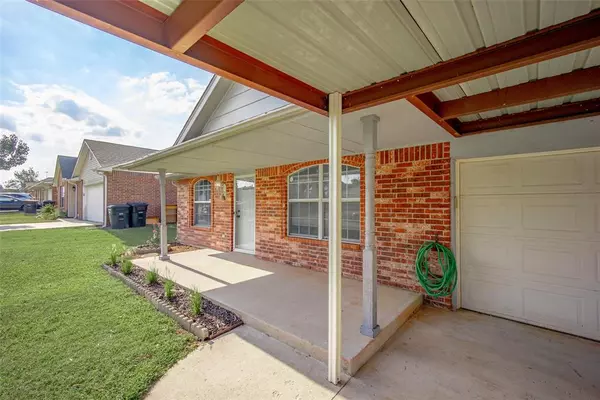 Moore, OK 73160,632 NW 20th Street