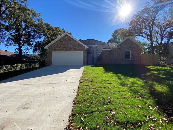 311 W Mistletoe Drive, Kennedale, TX 76060