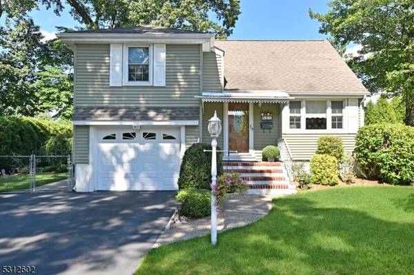 81 Arnot Pl,  Paramus Boro,  NJ 07652