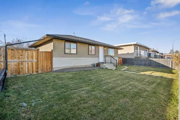 Calgary, AB T2B 1G1,1823 42 ST SE