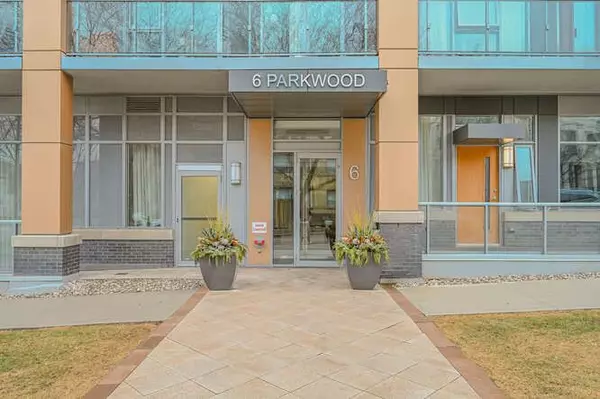 Toronto C02, ON M4V 0A3,6 Parkwood AVE #611