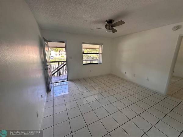 Tamarac, FL 33319,6040 Shakerwood Cir  #205