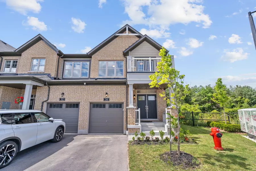 34 Paradise WAY, Whitby, ON L1R 0R7