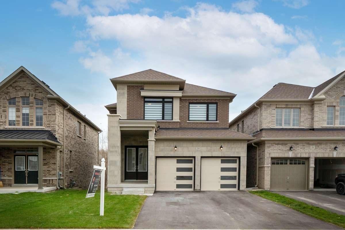 Bradford West Gwillimbury, ON L3Z 4B4,210 Ferragine CRES