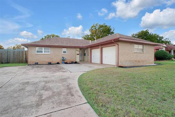 1625 Crestview Drive, Cordell, OK 73632