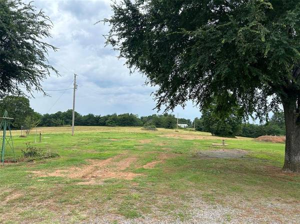 39164 Leflore Road, Wister, OK 74966