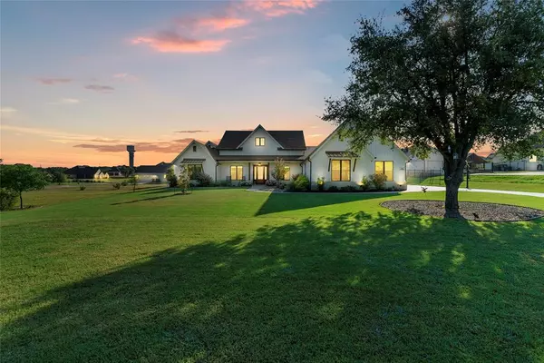 104 Helton Drive,  Granbury,  TX 76049